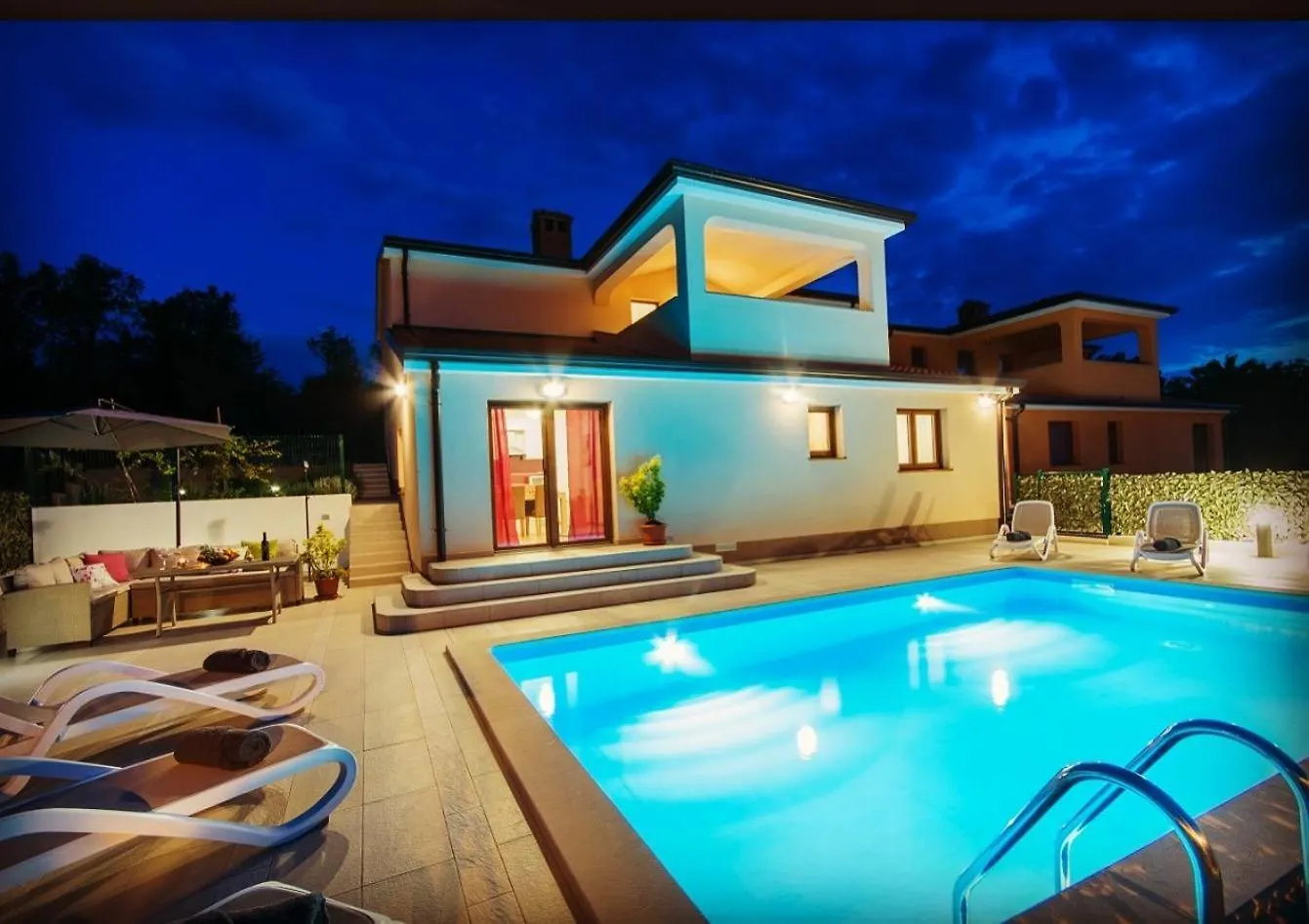 Radmani Villa Nina