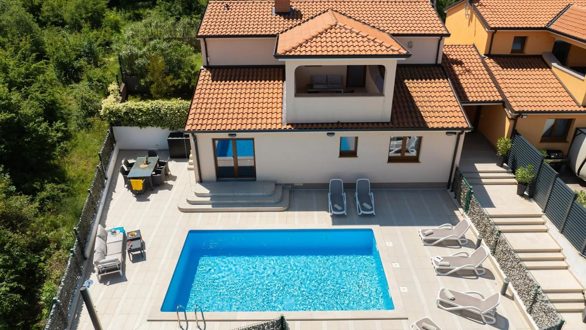 Radmani Villa Nina