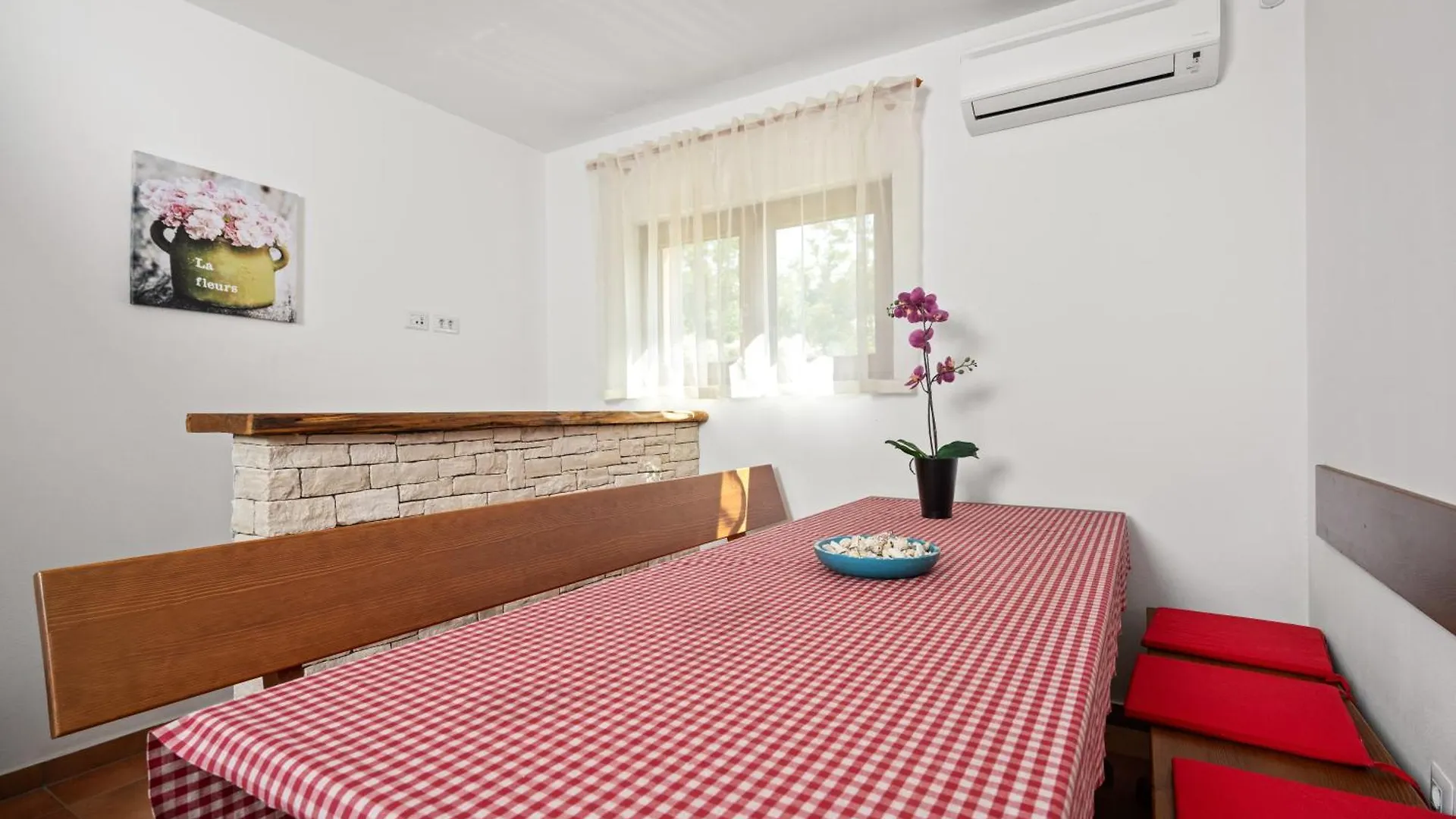 Radmani Villa Nina