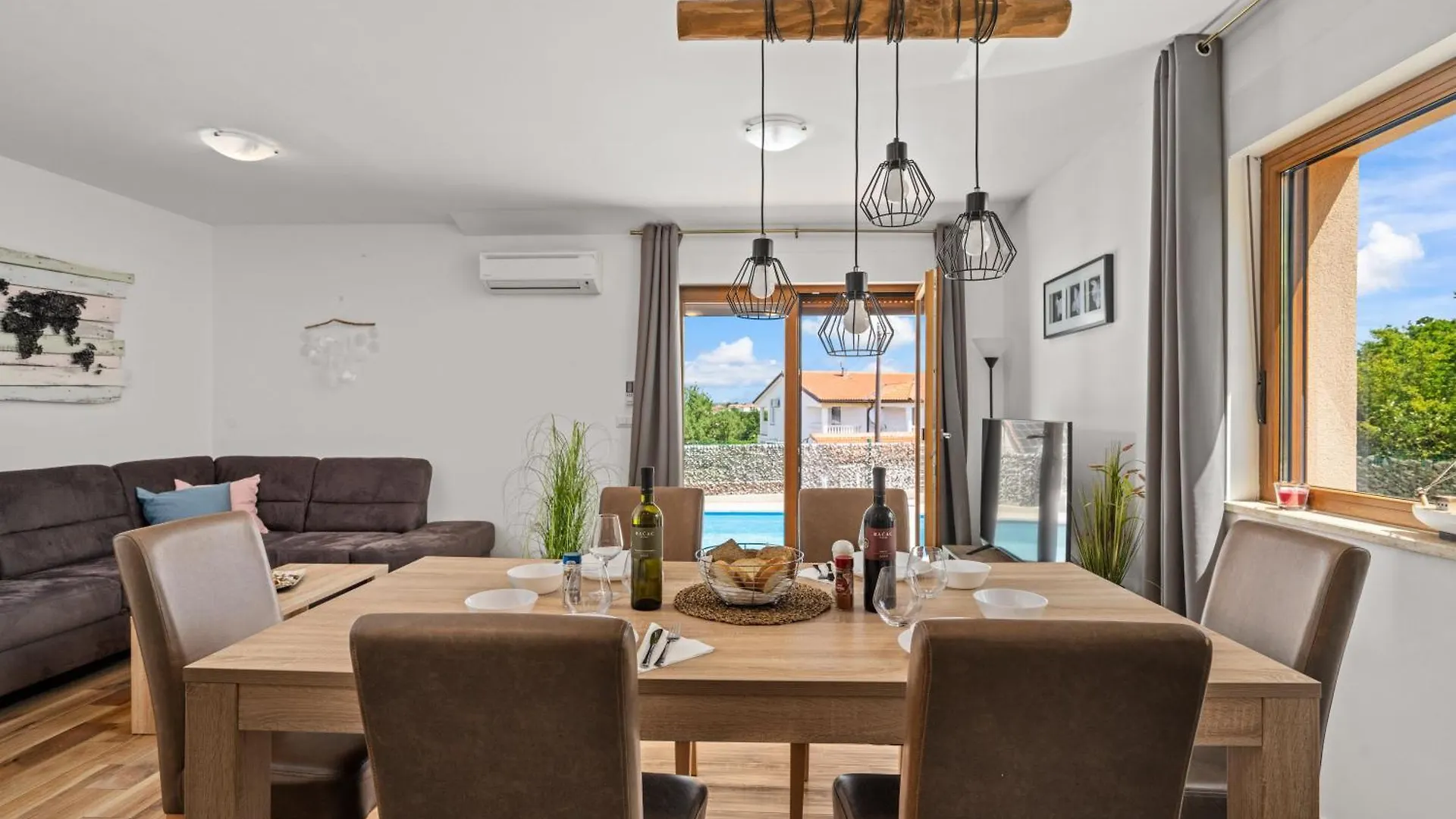 Villa Nina Radmani 0*,