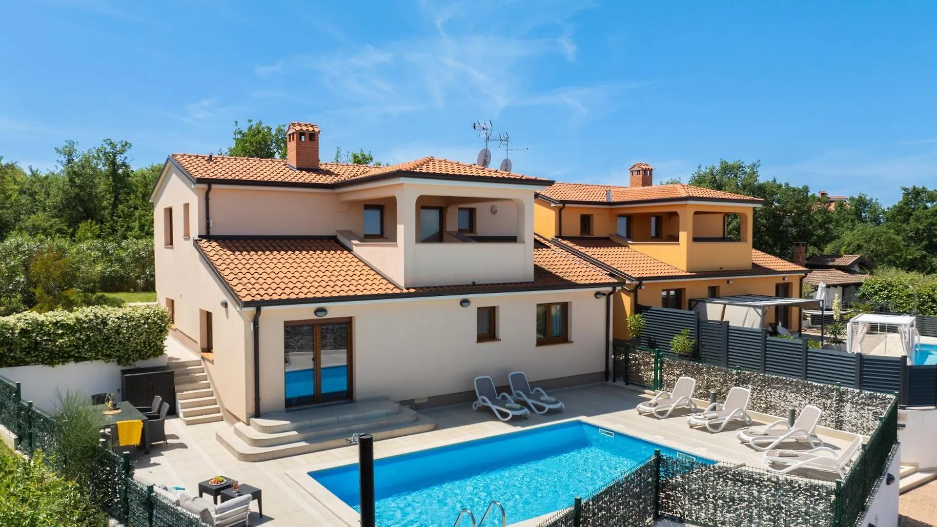 Radmani Villa Nina